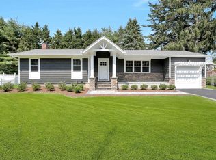 1 Gilmer Ln, Kings Park, NY 11754