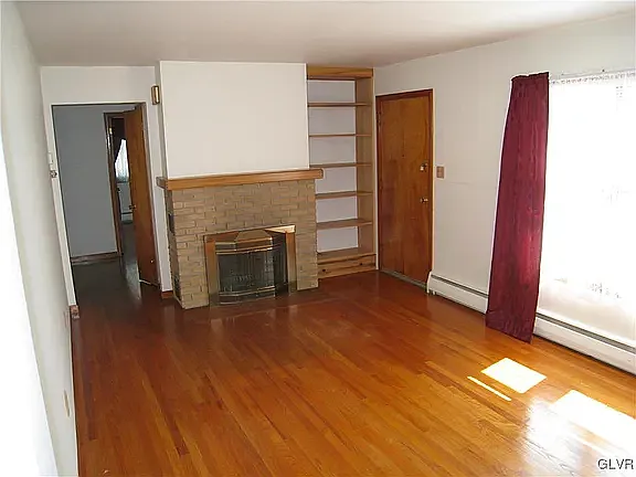 1528 Englewood St — Photo 3