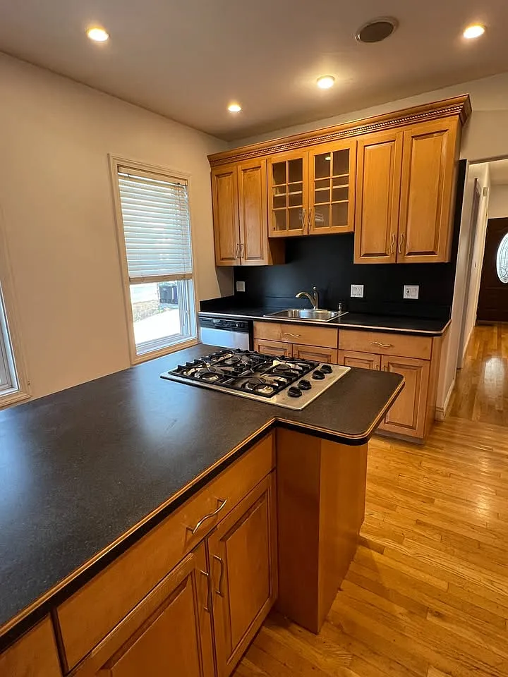 2 bed, 950 sqft, $3,250 — Photo 2