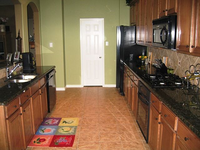 2nd image of 7729 Saint Stephens Sq
