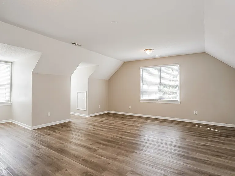 8817 Whitby Ct — Photo 9