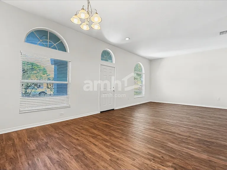 1443 Baythorn Dr — Photo 6