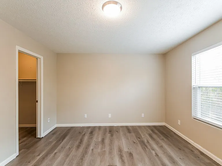 7548 Sycamore Grove Ct — Photo 17