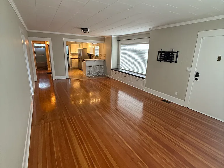 923 S 21st Ave — Photo 3