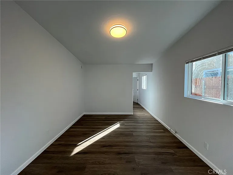 18708 Keswick St #18708 — Photo 15