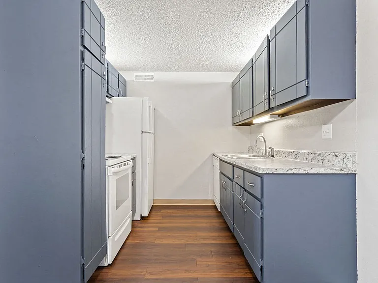 The Landing at Woodlawn Tower — Photo 18
