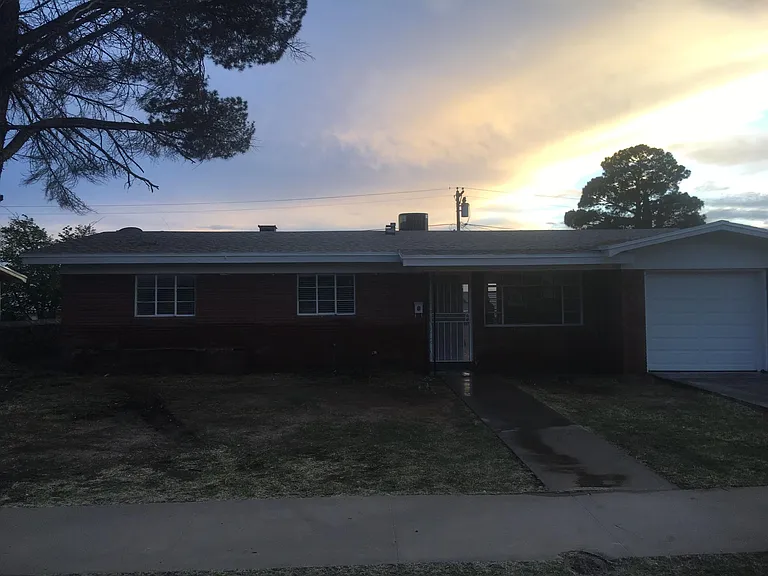 8116 Gilbert Dr — Photo 2
