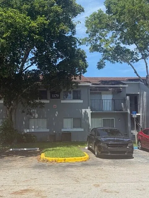 2 bed, 1.0 bath, 708 sqft, $1,800 — Photo 3