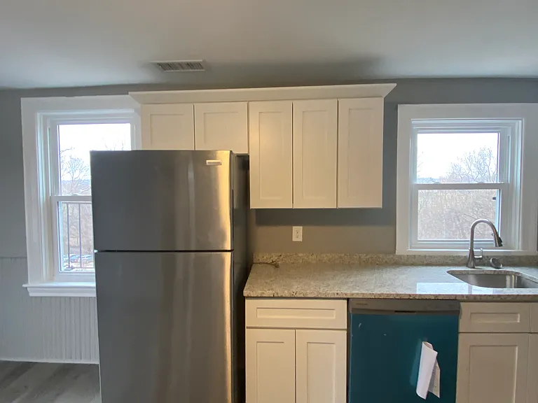 652 Manton Ave #2L — Photo 5