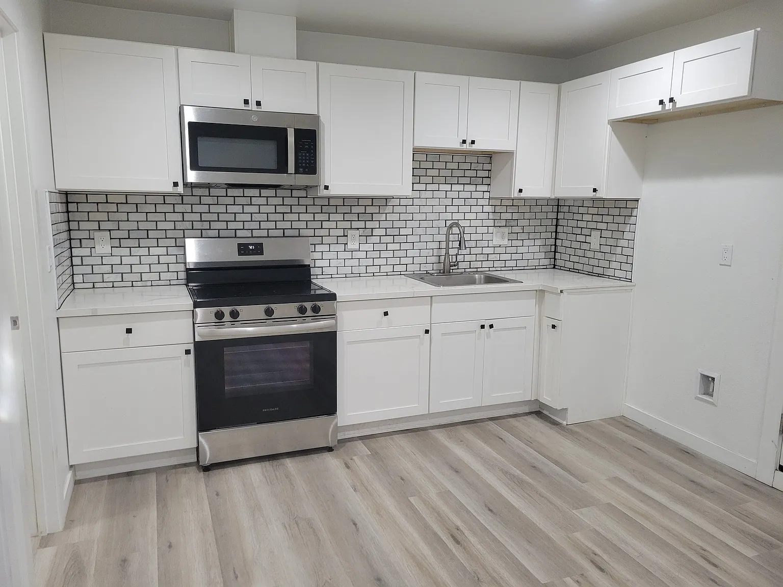 1 bed, 760 sqft, $1,690 — Photo 4
