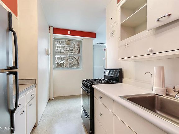 4th image of 80 La Salle St APT 5D