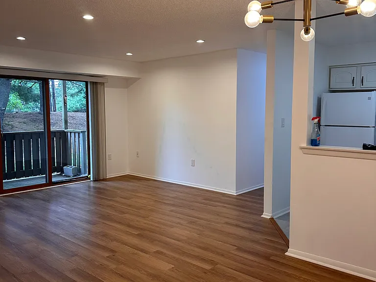 207 Aspen Dr — Photo 2