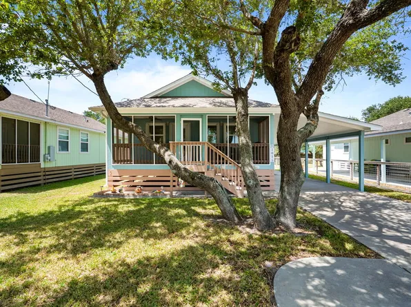 1015 S Fuqua St, Rockport, TX 78382