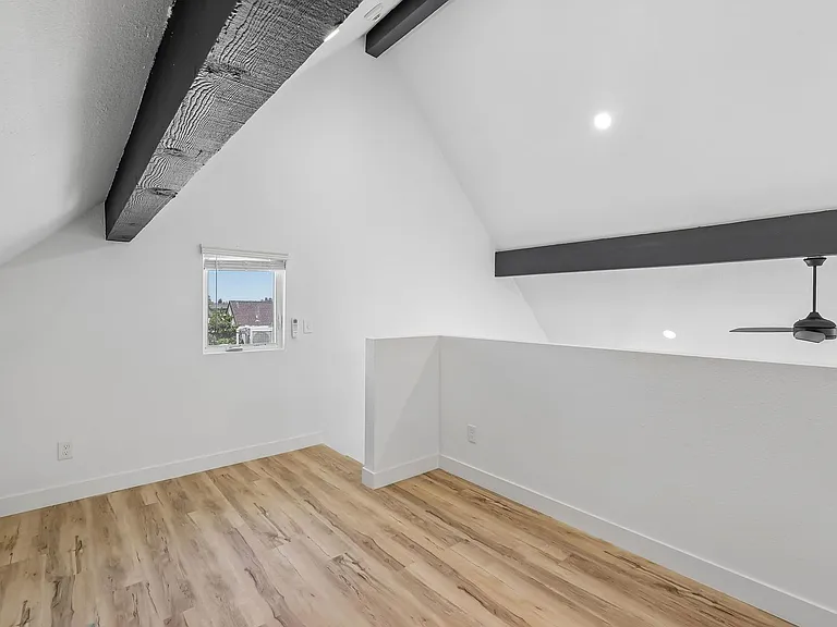 The Crest |NEWLY Renovated Studios, Lofts, 1, 2 & 3 Bedroom Homes Near the Beach — Photo 20