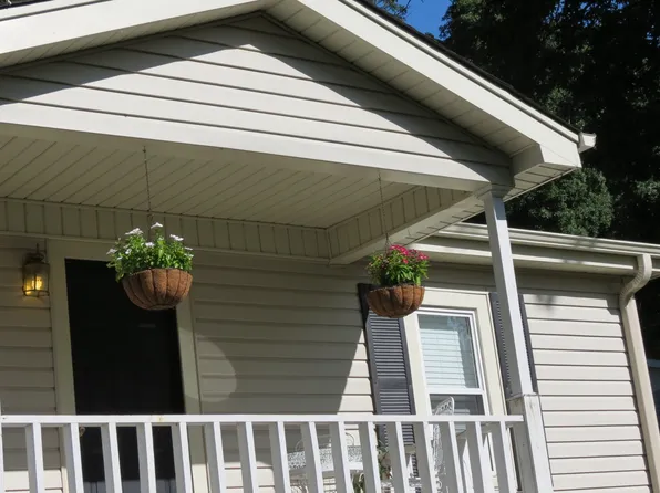 2917 Willow Beach Rd, Guntersville, AL 35976