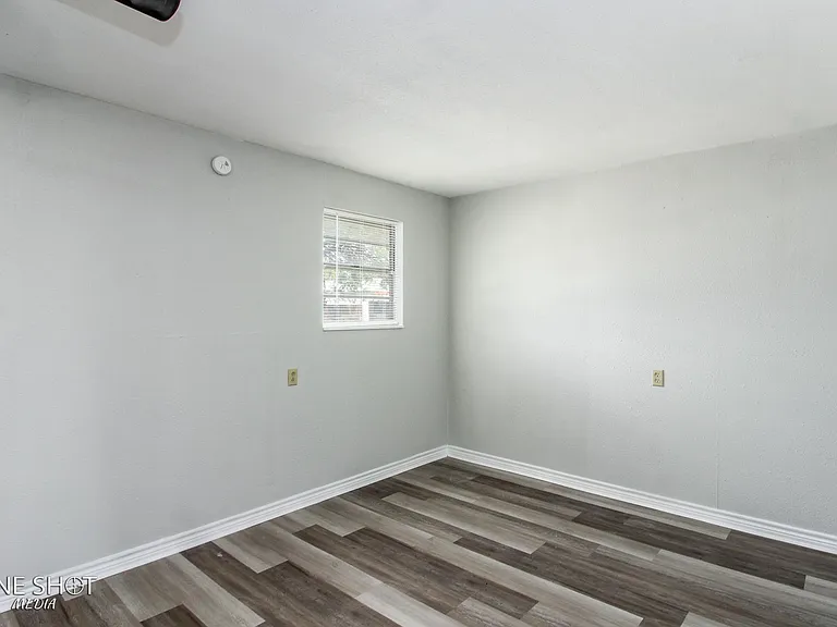 4735 Potomac Ave — Photo 4