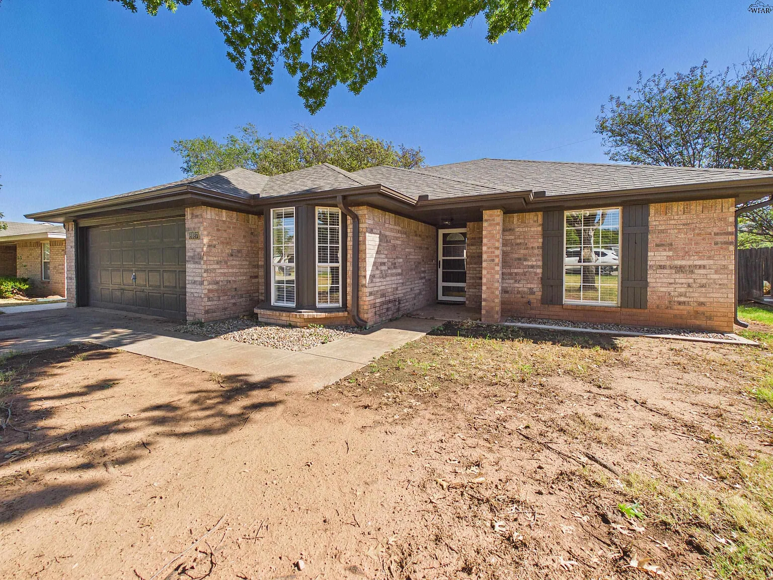 3 bed, 2.0 bath, 1179 sqft, $1,825 — Photo 2