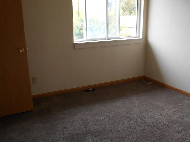 1000 N Townline Rd #10 — Photo 3