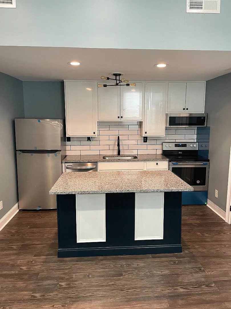Unit Photo - 201 W Main St #1