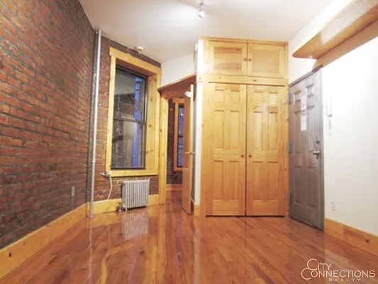 Rented by City Connections Realty | media 8