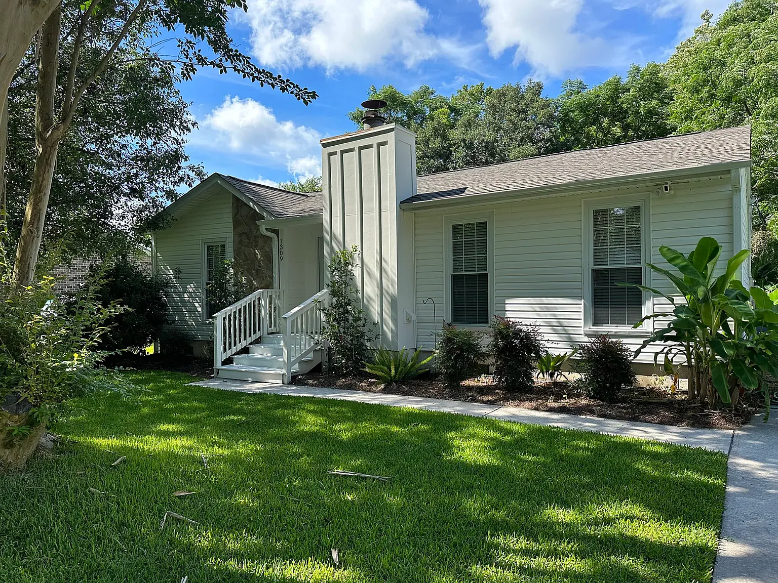 Driftwood Dr, Charleston — Photo 1