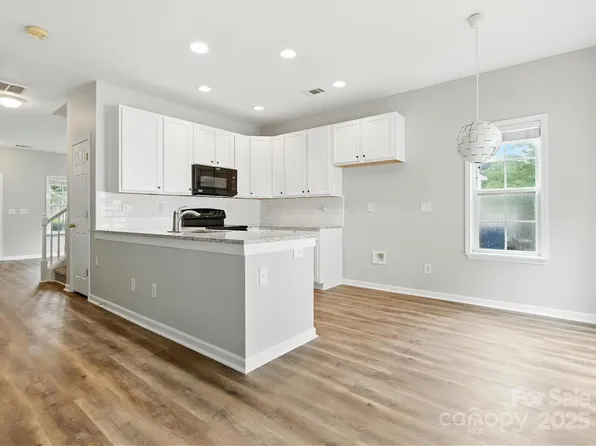 236 Azteca Dr, Matthews, NC 28104