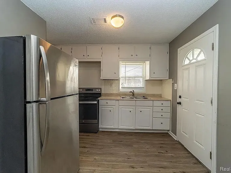 14376 Knox Ave — Photo 5