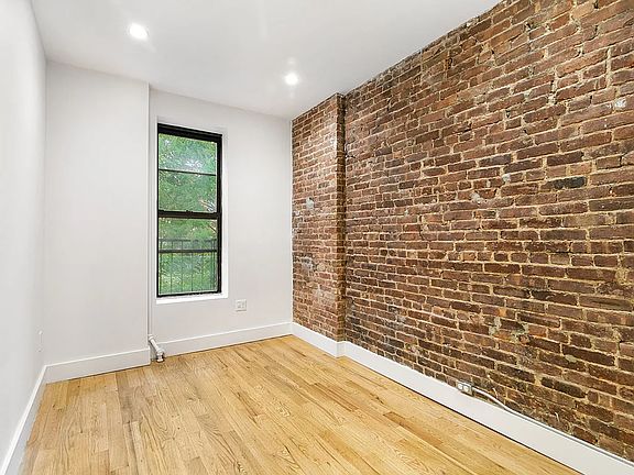 4th image of 536 Bergen St APT 3