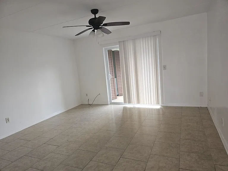 2822 Somerset Park Dr #201 — Photo 2