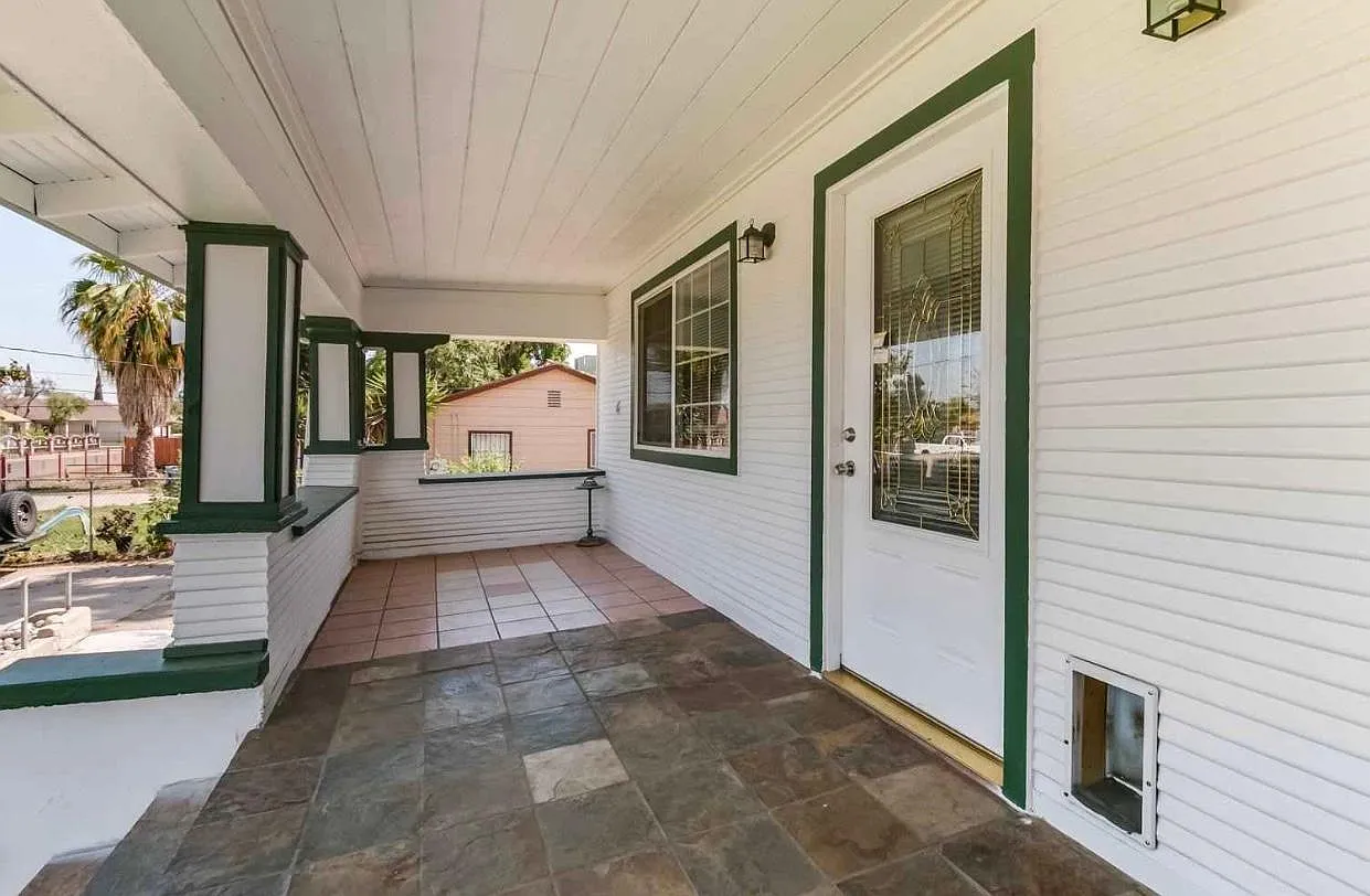 3 bed, 1350 sqft, $3,000 — Photo 3