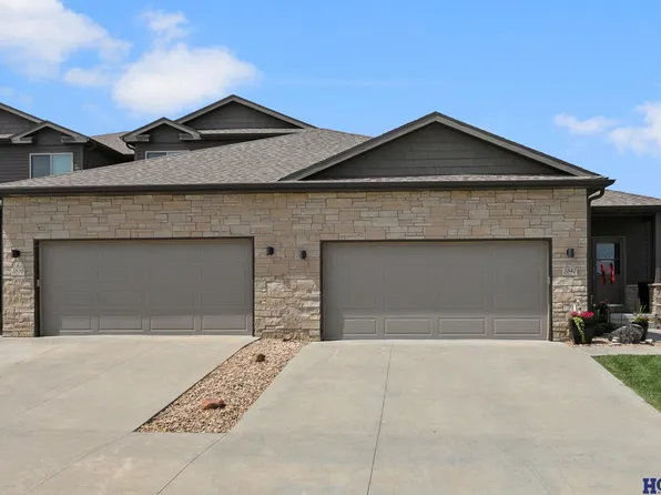 3840 Chileno Dr, Lincoln, NE 68516