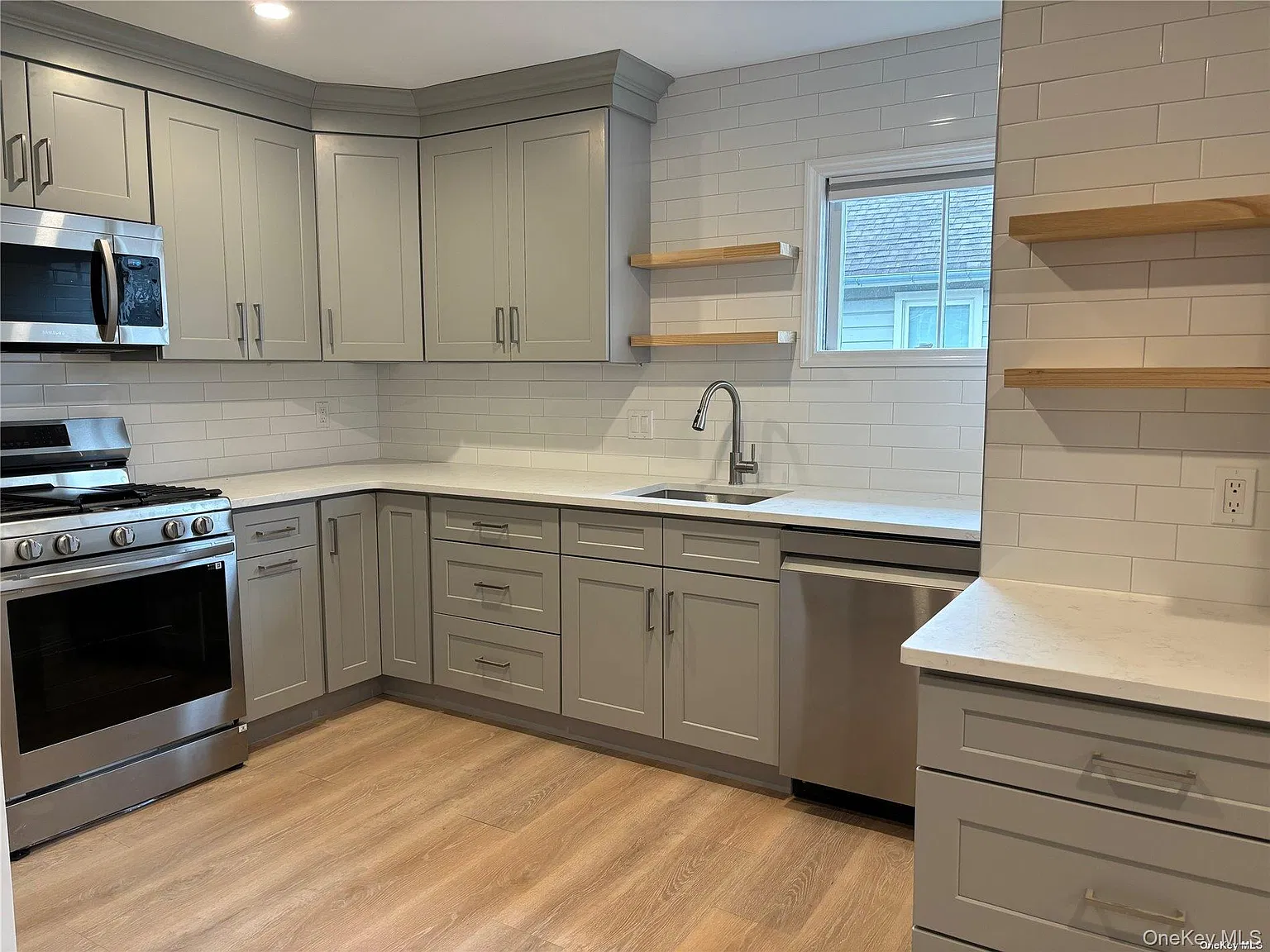 3 bed, 2.0 bath, 1200 sqft, $4,750 — Photo 2