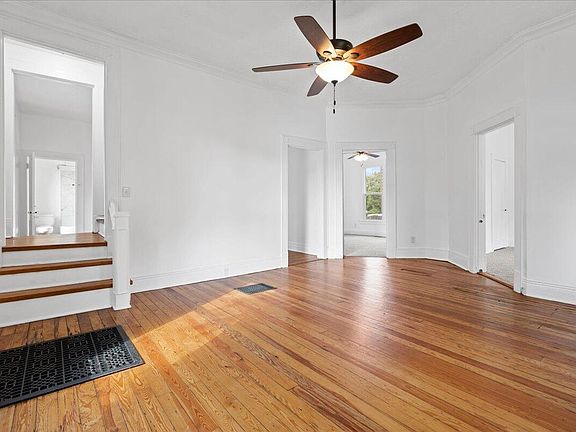 5th image of 305 Richmond St