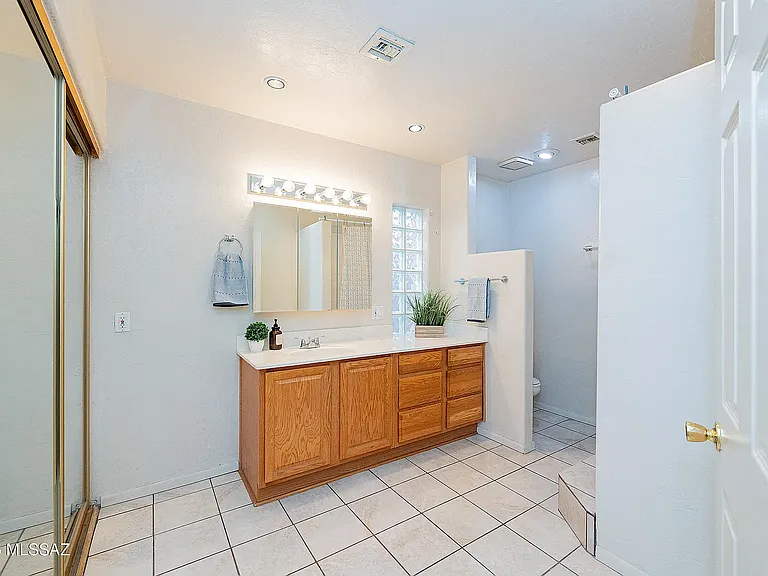 5640 N Placita Favorita — Photo 7