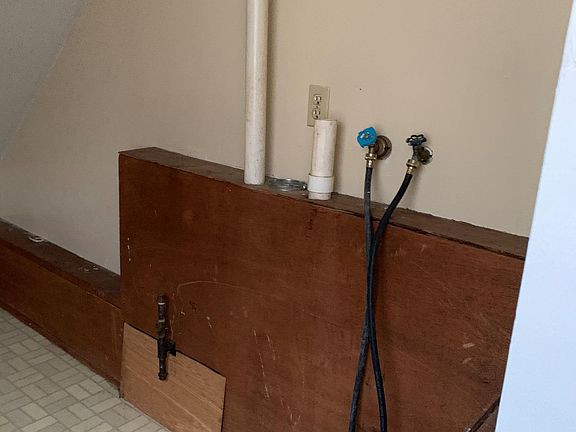 Washer/Dryer Hook ups