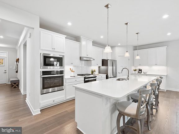 5th image of 36689 Greenway Dr