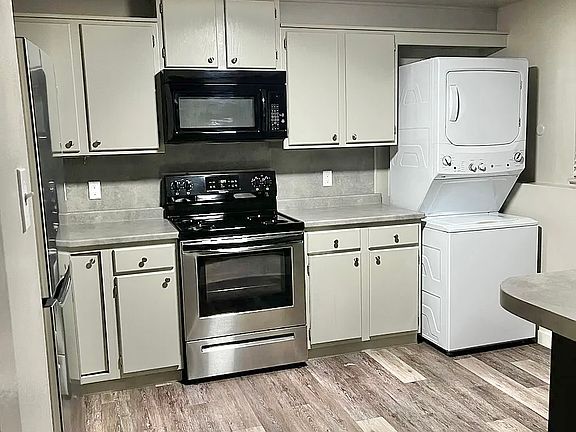 3rd image of 50 Barclay Dr Unit 4
