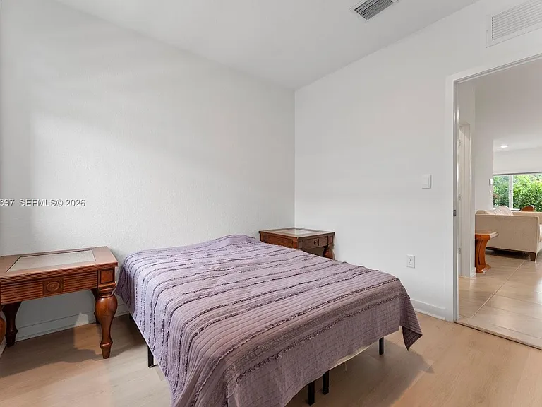 336 NW 8th Ct — Photo 16