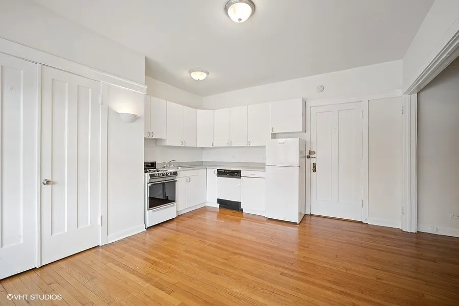 816 W Waveland Ave — Photo 3