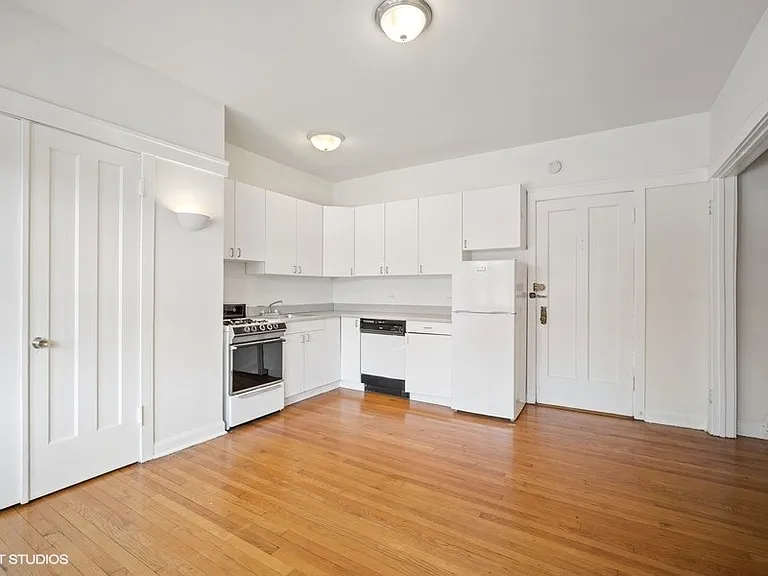 816 W Waveland Ave — Photo 4