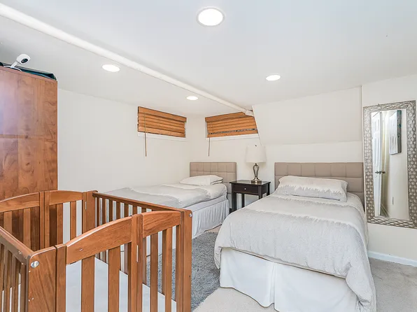 1917 Glenwood Road image 31 of 36