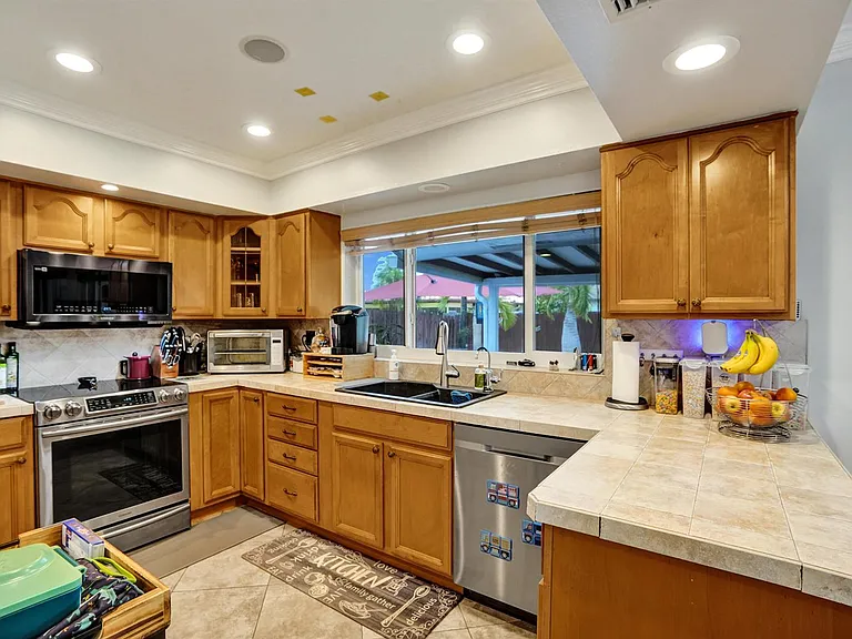 10501 NW 20th Ct — Photo 15