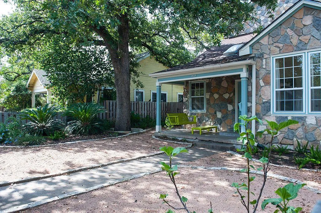 4 bed, 2030 sqft, $4,950 — Photo 2