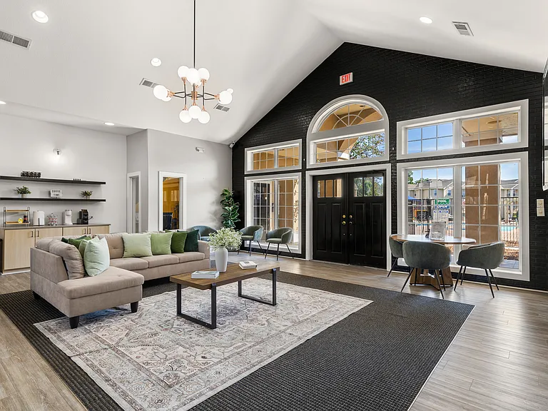 Sunset Pointe Apartments — Photo 11