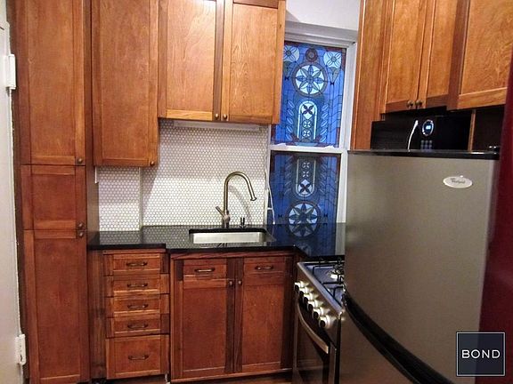 4th image of 325 W 21st St APT 8