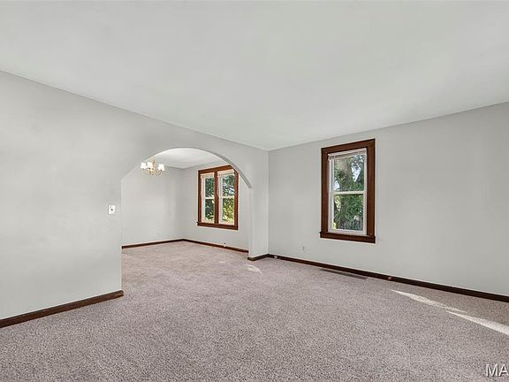 3rd image of 340 Kemper St