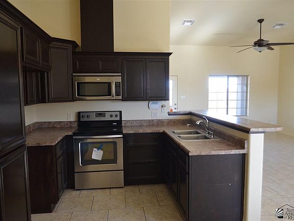 4th image of 2060 E San Pedro St