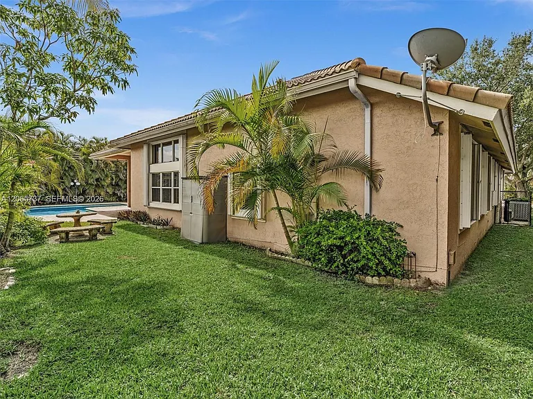 11335 Lake Shore Dr — Photo 31