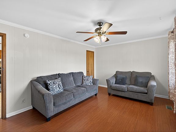 3rd image of 409 13th St