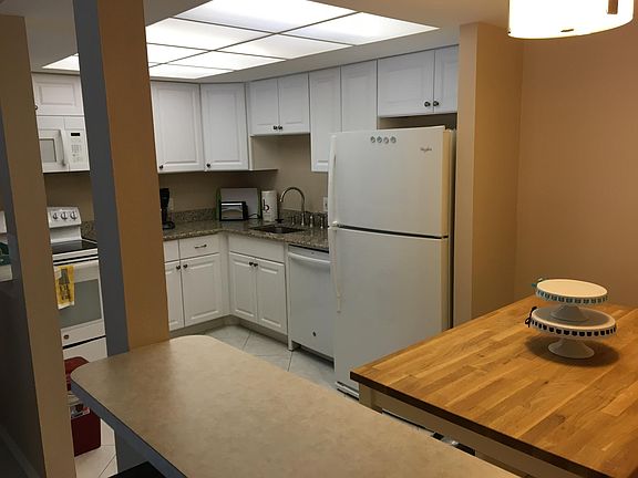 2nd image of 800 S Gulfview Blvd